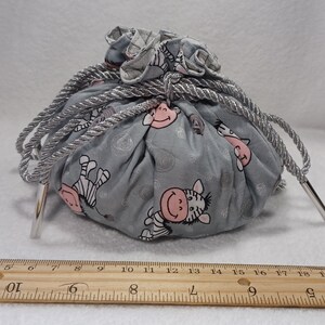 Cartoon zebra dobbelstenen tas groot voor 12 of meer sets Dice gremlin cadeau. Dungeons and Dragons DnD TTRPG grijs 44