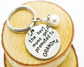 Custom Grandmother Keychain Gift, Baby Announcement to Mother in Law, The best Moms get Promoted to Grandma, Pregnancy Reveal Gift for Nana