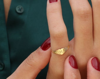 Personalisierter 9 Karat Gelbgold-Herz-Siegelring • Massivgold Herz-Pinky-Ring