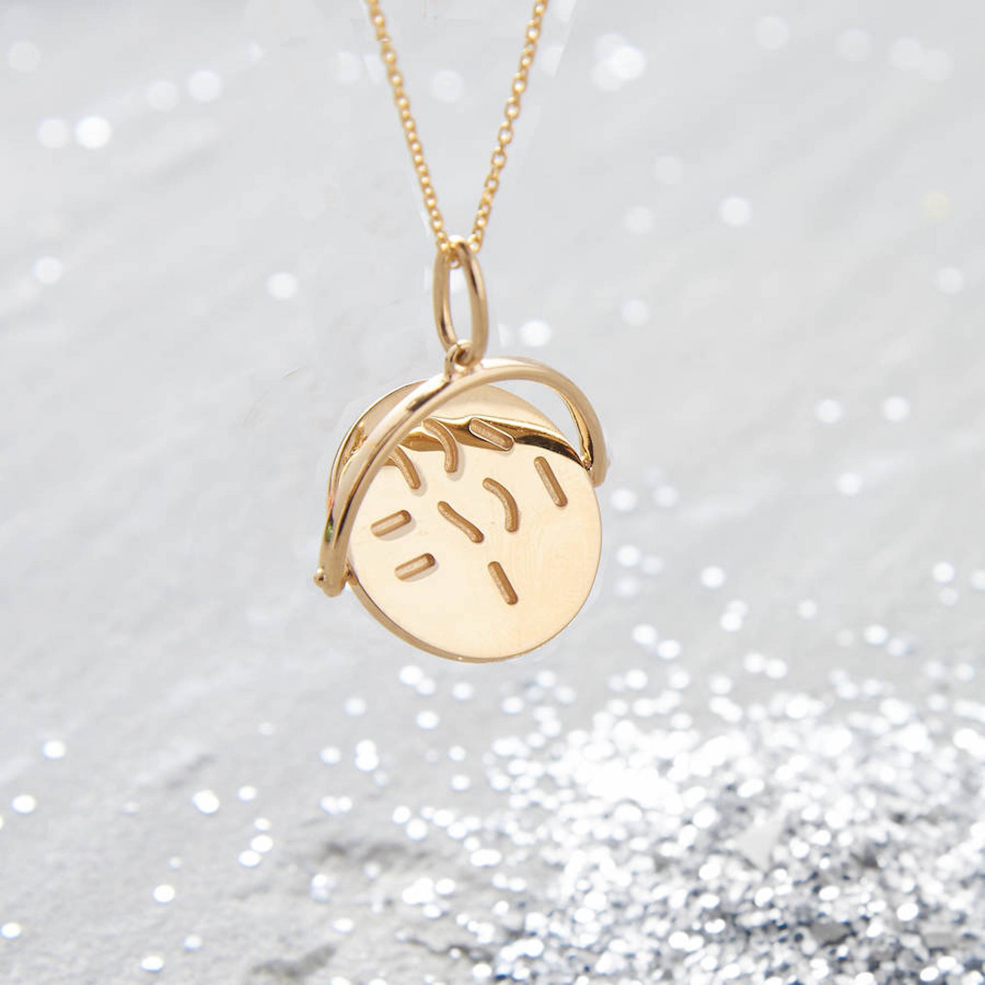 Buy Rose Gold Interlocked Black Stone Diamond Pendant Necklace Online – The  Jewelbox