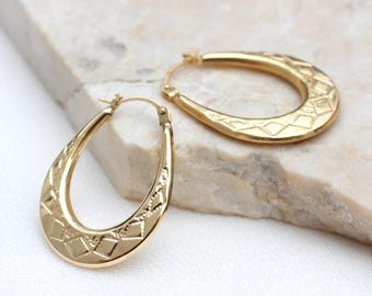 Large Diamond Cut Huggie Earrings In 9ct Yellow Gold – Wallace Bishop - Foto 4