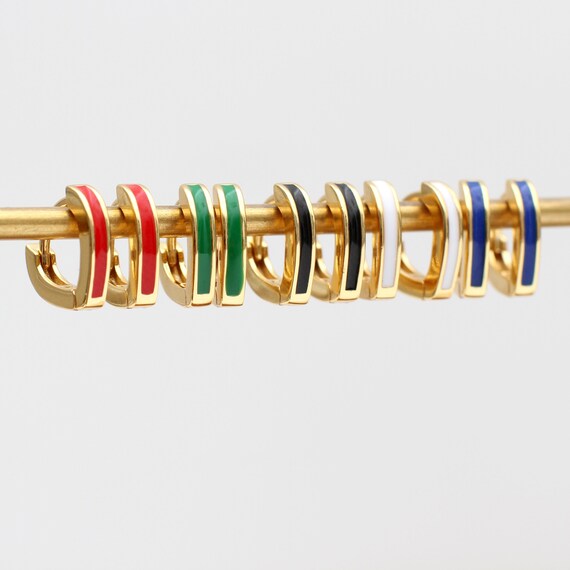 ゴールドメッキ、シルバー、エナメルのV字型フープイヤリング - Etsy 日本