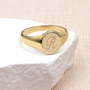 Ladies 9ct Yellow Gold Personalised Round Signet Ring