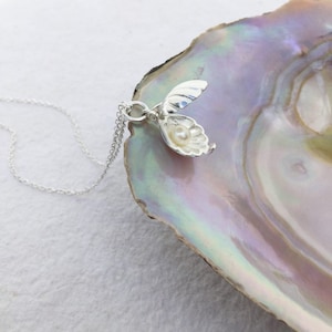 Sterling Silver Opening Shell & Pearl Necklace
