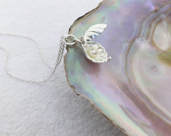 Sterling Silver Opening Shell & Pearl Necklace