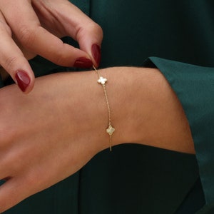 9ct Yellow Gold Mother of Pearl Flowers Bracelet • Gifts for Her