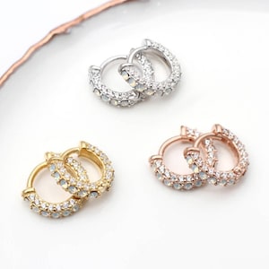 18 Karat Vergoldet Oder Silber Und Opal Huggie Creolen