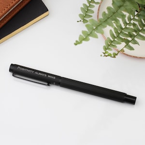 Caneta Rollerball texturizada preta personalizada