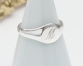 メンズ シルバー イニシャル ピンキー シグネットリング • 旦那様への