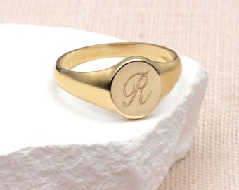 Ladies 9ct Yellow Gold Personalised Round Signet Ring