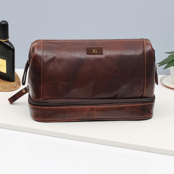 Personalisierte zweiteilige Waschtasche aus recyceltem Leder