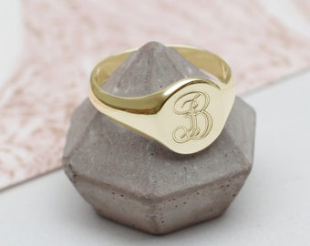 Bague chevalière monogramme en plaqué or jaune 18 carats