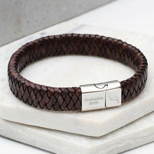 Pulseira de couro trançado personalizada para formatura • Presente de formatura personalizado • Presente de formatura para ele • Presente de formatura masculino