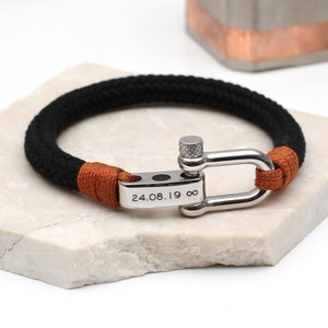 Men&#39;s Personalised Message Shackle Bolt Bracelet