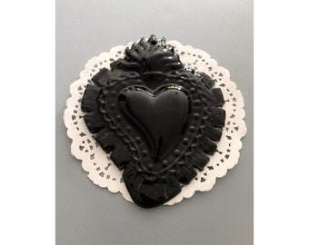 Sacred heart in handcrafted ceramic. Wall decoration