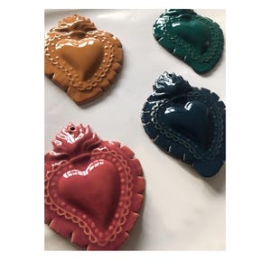 Sacred heart in handcrafted ceramic. Wall decoration