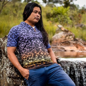 Shipibo T-Shirt in Vibrant gradient Colors, 100% cotton. Fractal transdimensional apparell
