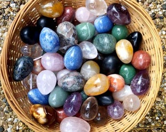 Decorative 17 Eggs in Quartz, Obsidian, aventurine, carnelian, black moon stone & more