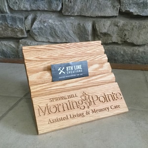 Porte-cartes de visite en bois avec logo, support pour cartes de visite gravé, support pour cartes-cadeaux, présentoir pour cartes-cadeaux, décoration de bureau, présentoir pour boucles d'oreilles