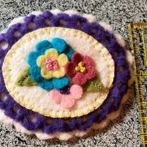 Wol voelde Floral Pin