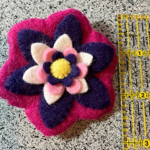 Wol voelde bloem Pin