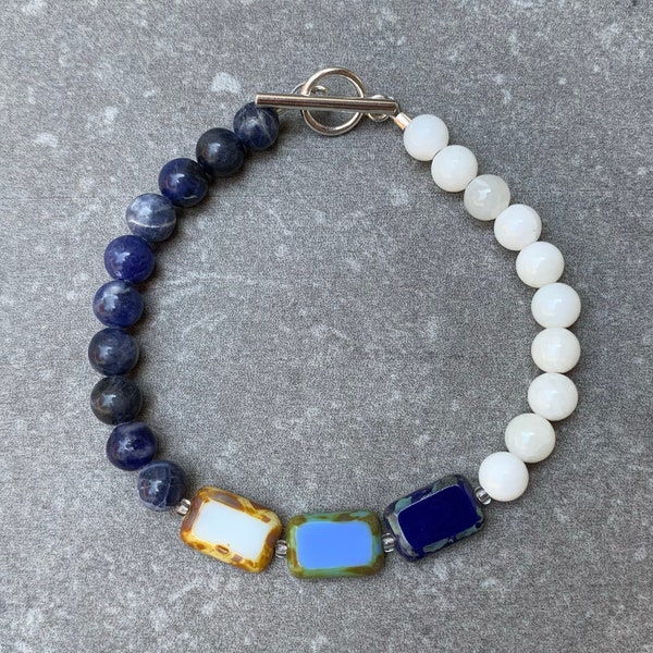 Trio Glacier - Pulsera en sodalita y nácar, et perlas rectangulares azules y blancas en verre tchèque