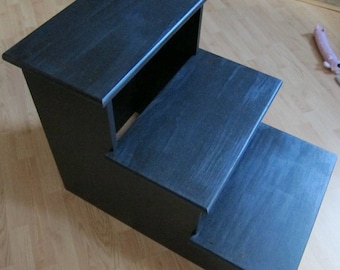 24&quot; Medium Pet Stairs to give your bigger dog or cat the extra step they need, 24&quot; Medium Dog Stairs, 24&quot; Cat Stairs w/ Medium Treads