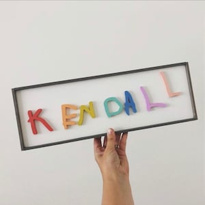 COULEUR Écriture manuscrite / Plaque en bois / Illustration pour prénoms