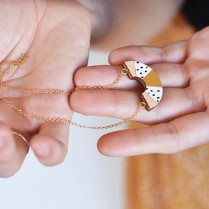 Semicircle polka dots necklace, Wooden necklace, Geometric necklace, Everyday necklace imagem 1