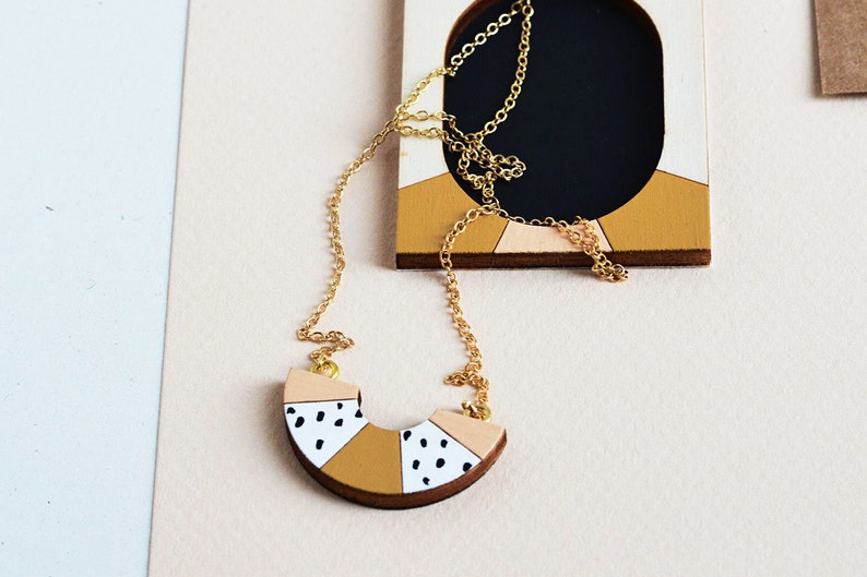 Semicircle polka dots necklace, Wooden necklace, Geometric necklace, Everyday necklace imagem 4