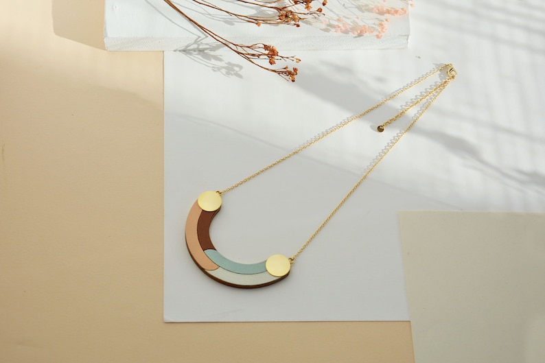 Collier en bois