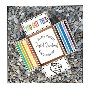 Può includere: Una scatola quadrata aperta con accenti a righe colorate e il testo "YOU GOT THIS" in colori arcobaleno. La scatola presenta anche il testo "Jenn's Perfect Digital Download Accessories" e una grafica di una mano che indica.