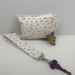 Monedero con cremallera, llavero, tarjetero, estuche para maquillaje, lápiz labial, sanitario, bonito y fino tejido con estampado de flores rosas, hecho en Australia