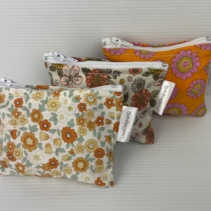 Cute Mini Flower Credit Card Wallet 10 x 8 cm great for front pocket of Jeans or Shorts or small bag no fuss wallet holds cards & notes