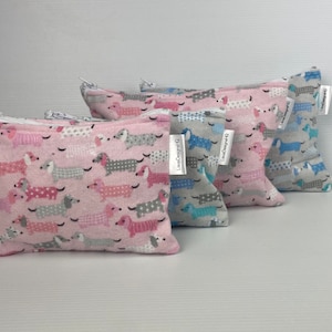 Pochette de rangement en flanelle pour chien saucisse teckel, pochette à fermeture éclair, porte-monnaie de fabrication australienne Pochette en coton bleu ou rose 2 tailles