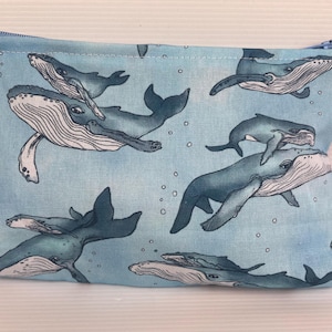 Incredibile astuccio portapenne fatto a mano australiano con balene blu, oceano, vita marina, portamonete, astuccio per il trucco in cotone, astuccio portapenne 20 x 13 cm, porta telefono