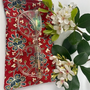 Rosso con bellissimi fiori blu in stampa vintage, custodia per occhiali da sole/occhiali, astuccio per pennelli da trucco, piccolo astuccio per matite 10 x 16 cm