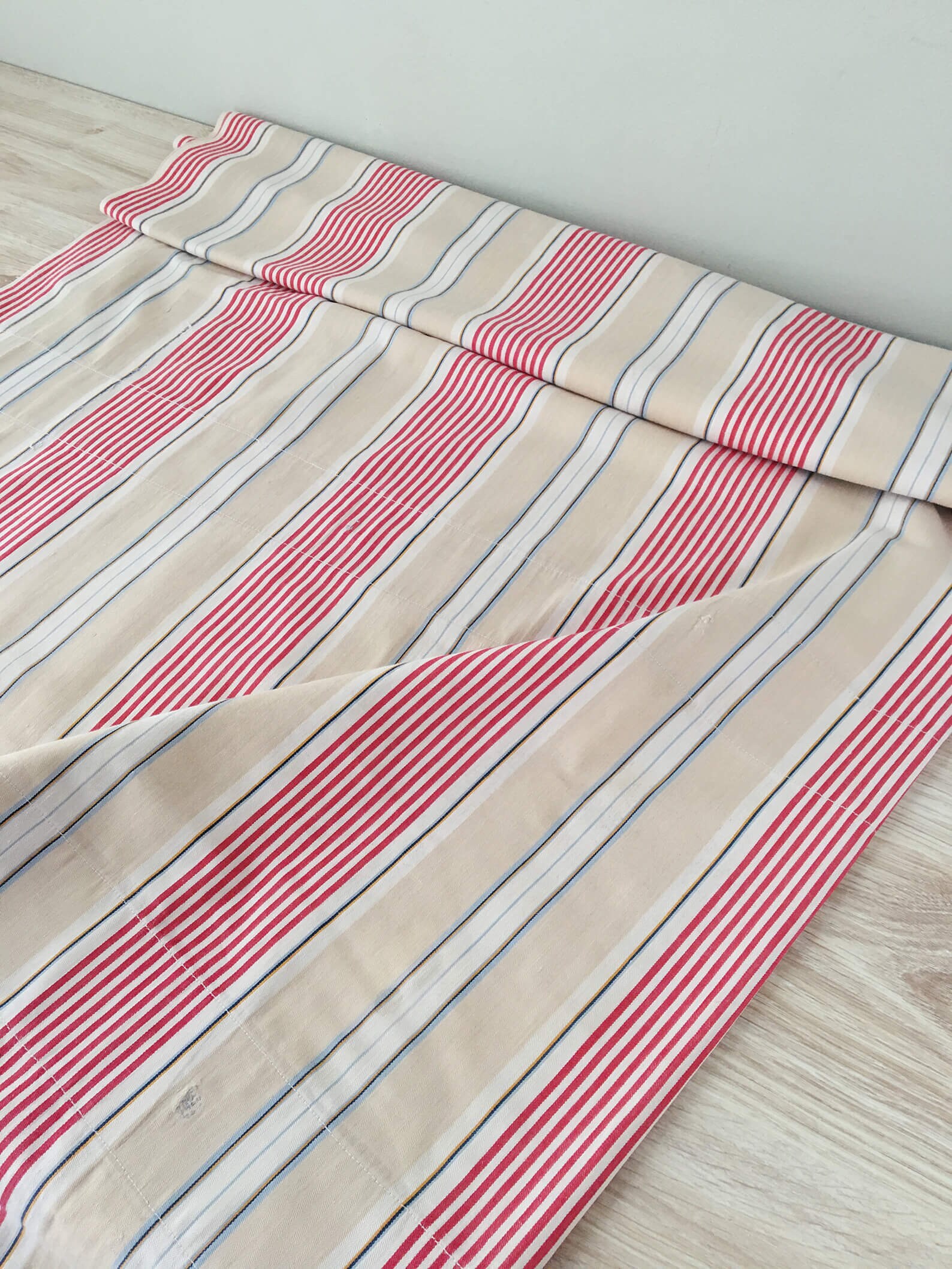 ヴィンテージストライプ柄ティッキング生地：1900年代コットンツイル