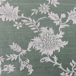 Tecido floral verde oliva antigo, 152 cm x 58 cm, jacquard raro, anos 1930 - Ticking Depot - Rec-Da-Verde-026