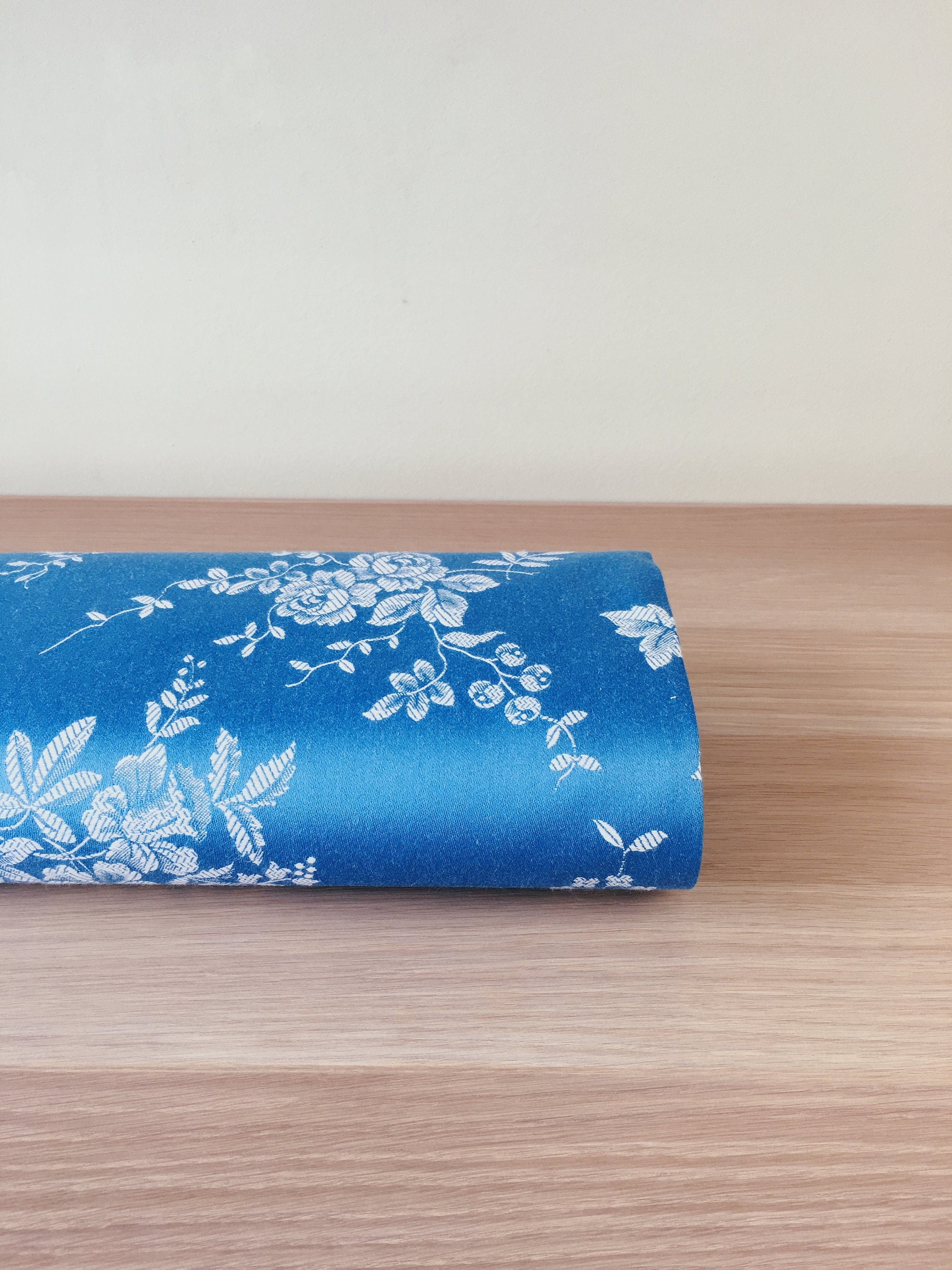 お選びください！アンティークブルーフローラルティッキング生地 1940