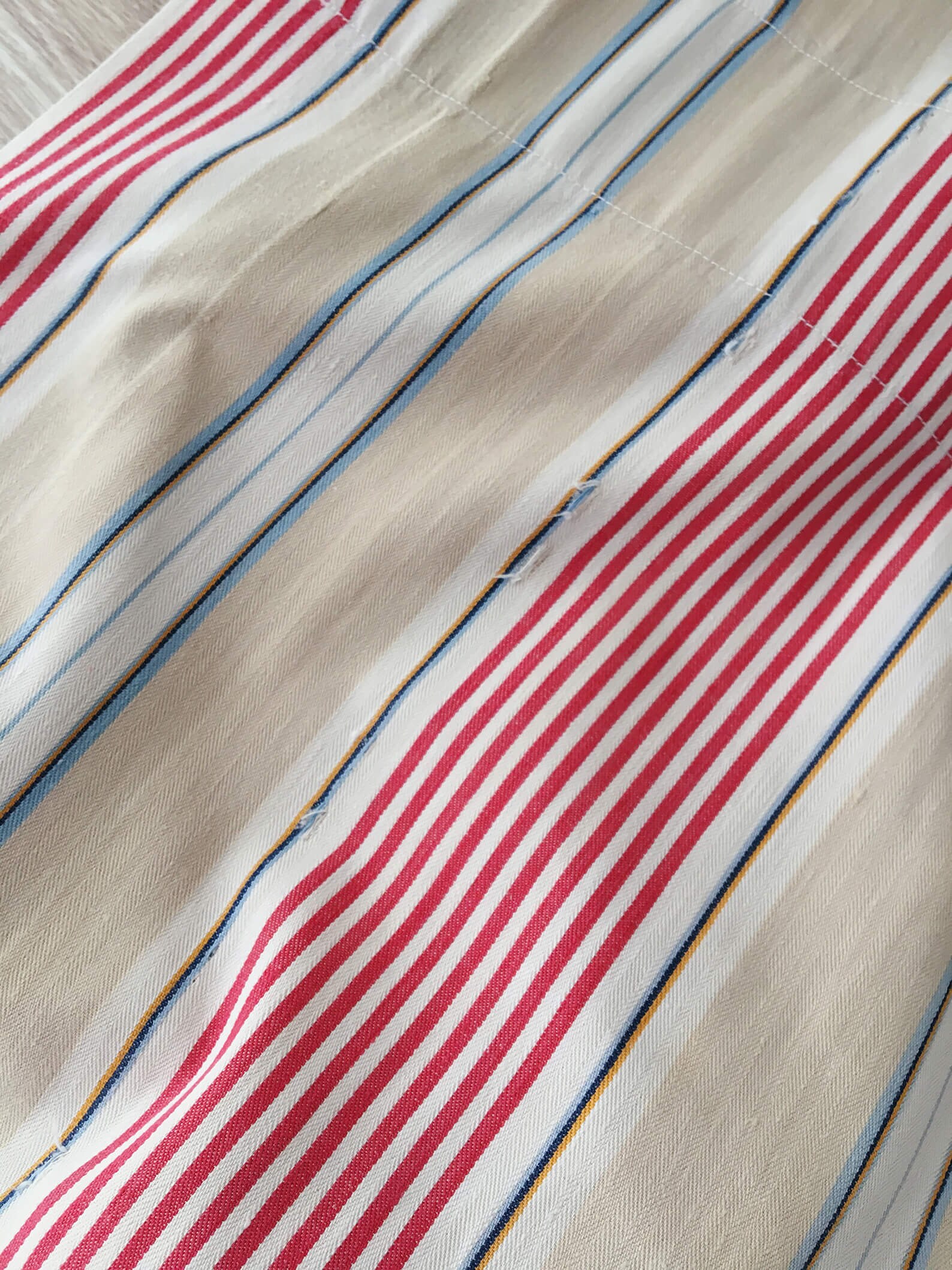 ヴィンテージストライプ柄ティッキング生地：1900年代コットンツイル