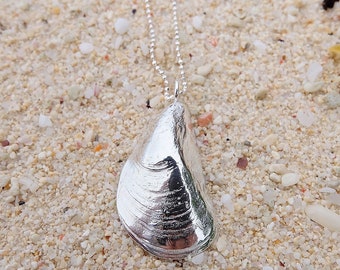 Duży naszyjnik ze srebra próby 925 BLUE MUSSEL – ręcznie robiony przez Lovisa | Biżuteria typu statement Prezent dla niej, prezent na ślub, urodziny, rocznicę