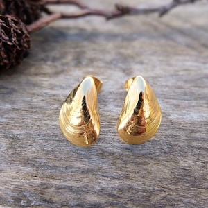 BLUE MUSSEL Gold Earrings – Handmade by Lovisa | Elegant Jewelry Gift for Her, Wedding, Birthday, Anniversary