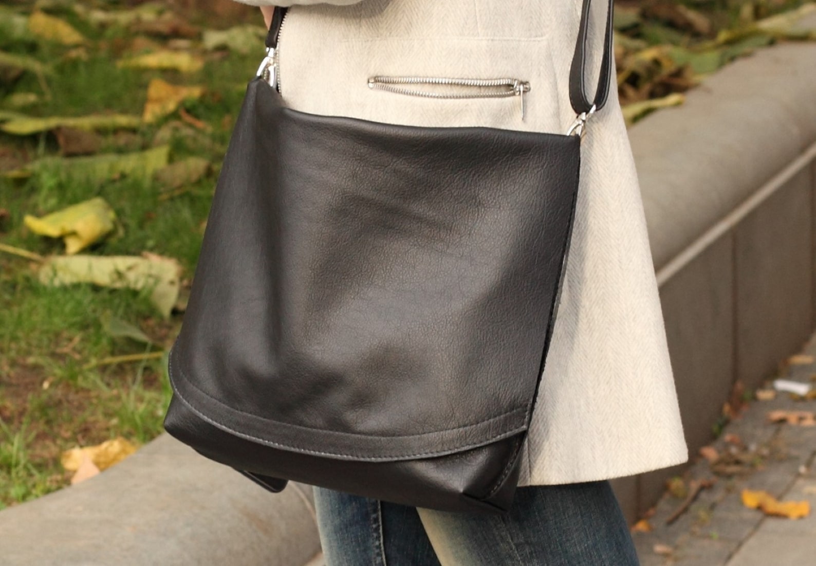 Black Leather Hobo Crossbody Bag ECCO® Soft Large Pebbled Leather