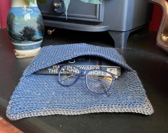 Crochet book folder