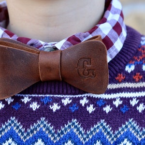 Men&#39;s brown Leather bow tie. Bow ties for Men. Rustic bow tie Fathers Day gift Groomsmen gift ideas. Customizable bow tie