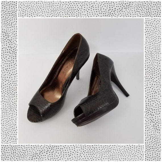 Buy Women Gold Party Sandals Online | SKU: 35-213-15-36-Metro Shoes