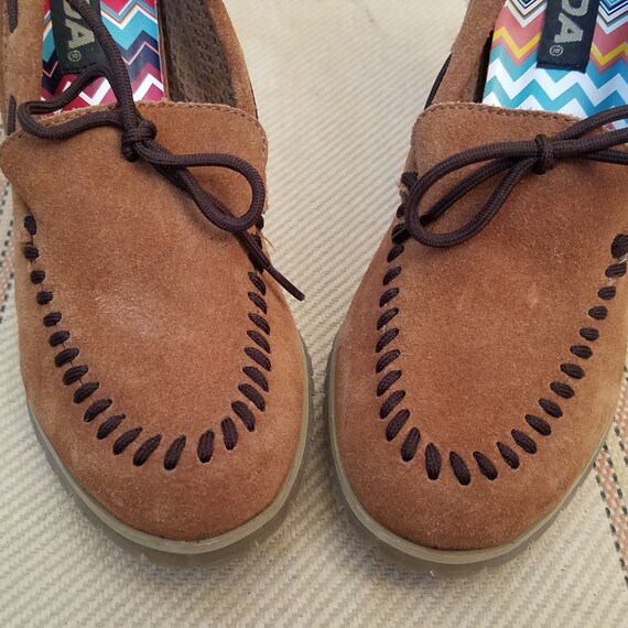 SODA Brown Suede Moccasin Stiletto Heels Vintage … Gem