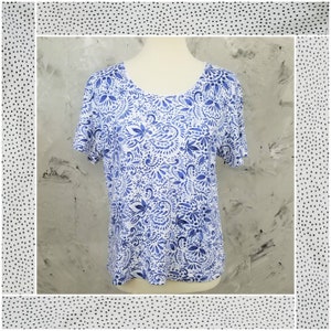 KAREN SCOTT Blue & White Brocade Short Sleeved Top