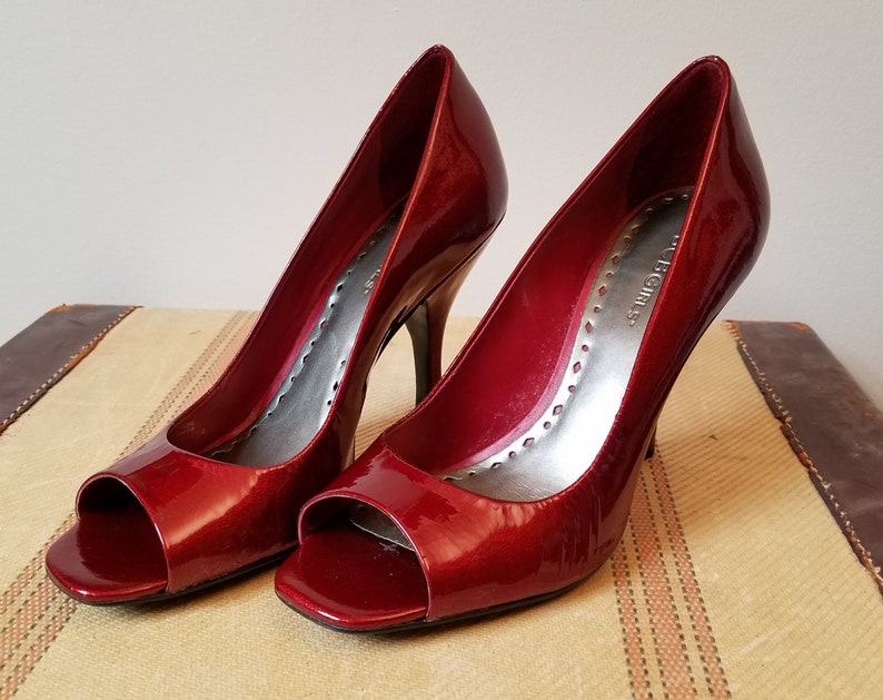 red pumps open toe